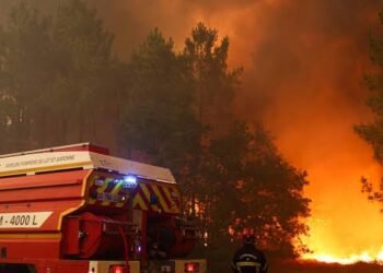 Incendios forestales azotan el sur de Europa y dejan cerca de 250 mil evacuados