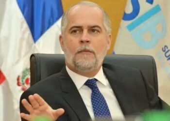 Alejandro Fernández renuncia a la Superintendencia de Bancos