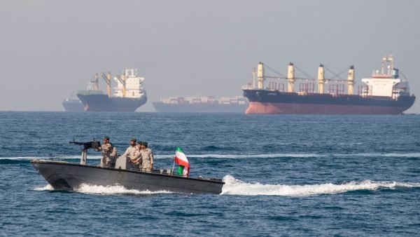 Irán niega exista un acuerdo para reabrir estrecho de Ormuz