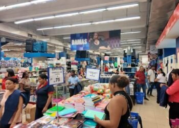 Padres denuncian alza precios de útiles escolares en la RD