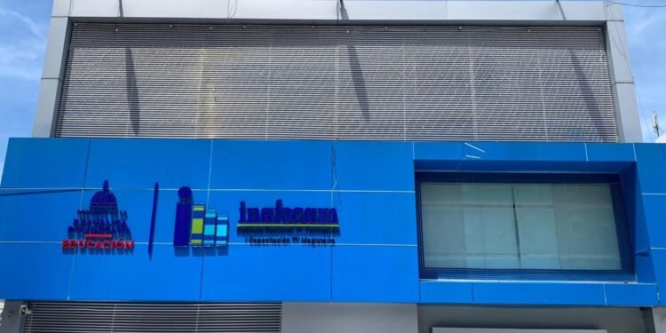 INAFOCAM inicia nuevos procesos de contratación para programas de formación que beneficiarán a más de 8,800 docentes