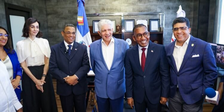 Mérido Torres Espinal asume como nuevo director del Departamento Aeroportuario