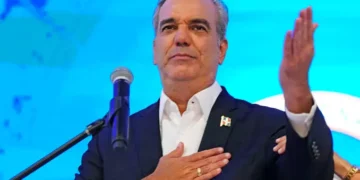Presidente dominicano cambia Canciller y 25 funcionarios más