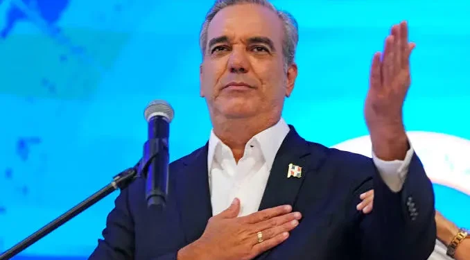 Presidente dominicano cambia Canciller y 25 funcionarios más