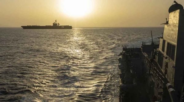 Irán acusa a EU de trasladar material militar por Ormuz