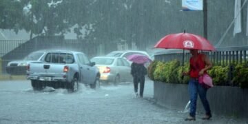 Onda tropical provoca lluvias y tormentas eléctricas hoy en RD