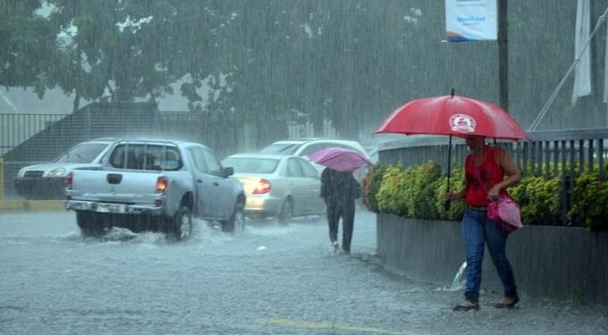 Onda tropical provoca lluvias y tormentas eléctricas hoy en RD