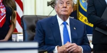 Trump dice declarará estrecho Ormuz como territorio de EEUU