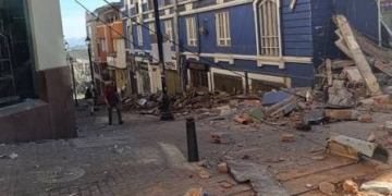 Fuerte sismo de magnitud 7,4 sacude a gran parte Colombia