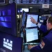 Wall Street abre en verde tras caída de petróleo al anunciar Trump conversaciones con Irán