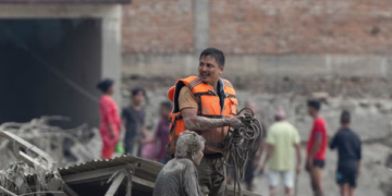 Nepal confirma 332 muertos y 1,500 desparecidos por riada