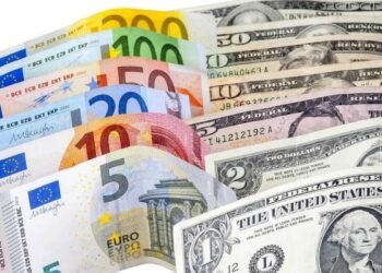 Dólar bajó 9 cts. y era vendido a $58.53; el euro sigue a $68.74
