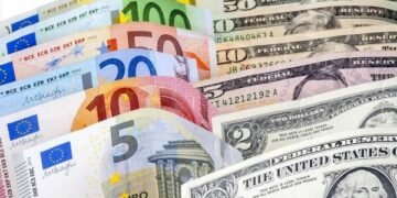 Dólar bajó 9 cts. y era vendido a $58.53; el euro sigue a $68.74