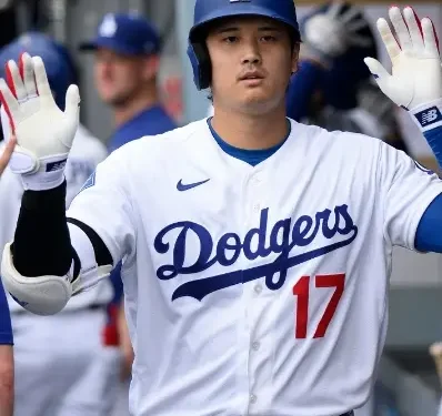 Dodgers llegan a 100 victorias, pero hay interrogantes en torno a Shohei Ohtani