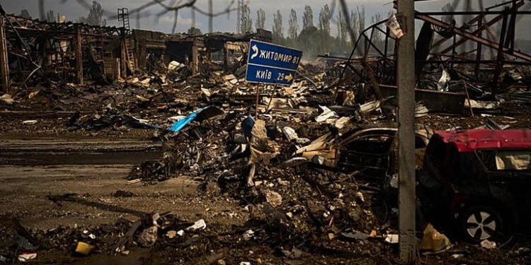 Ataque aéreo masivo ruso deja al menos 12 muertos en Kiev