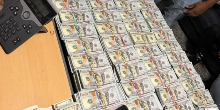 ADUANAS confisca US$600,700.00 dólares en el AILA