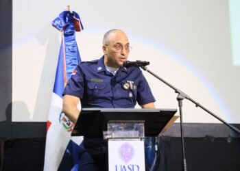Director general de la Policía fortalece contacto con agentes y autoridades de María Trinidad Sánchez