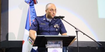 Director general de la Policía fortalece contacto con agentes y autoridades de María Trinidad Sánchez