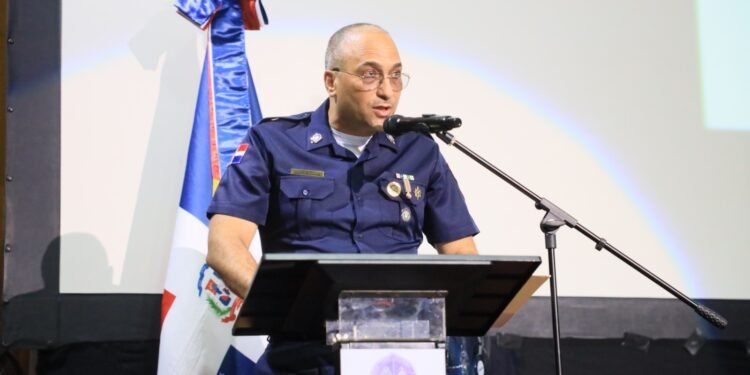 Director general de la Policía fortalece contacto con agentes y autoridades de María Trinidad Sánchez