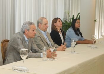 Presidente Abinader toma juramento al voluntariado del Hospital Periférico Monte Adentro Dr. Antonio Trueba