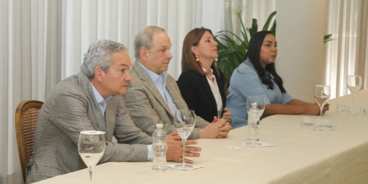 Presidente Abinader toma juramento al voluntariado del Hospital Periférico Monte Adentro Dr. Antonio Trueba