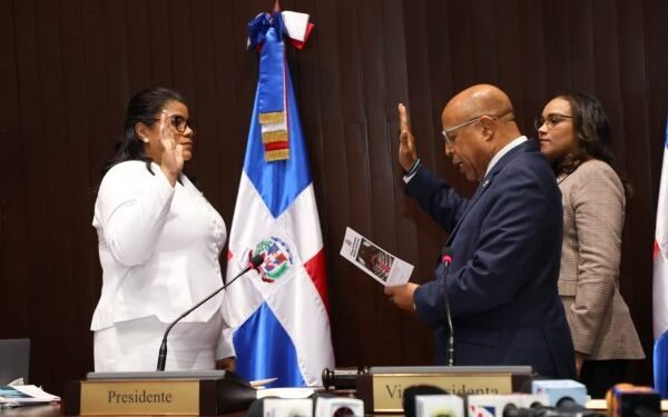 Diputados escogen hija de Jorge Frías como sustituta