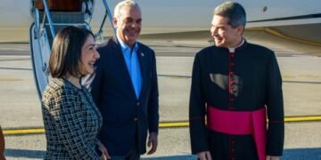 Abinader llega a Roma para visita Vaticano y foro de la FAO