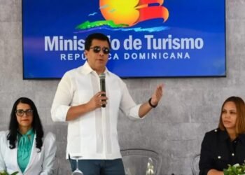 Collado dice estar concentrado y evita hablar de Chú Vásquez