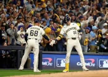 Rays vencen Cerveceros y evitan la barrida en la Serie Mundial