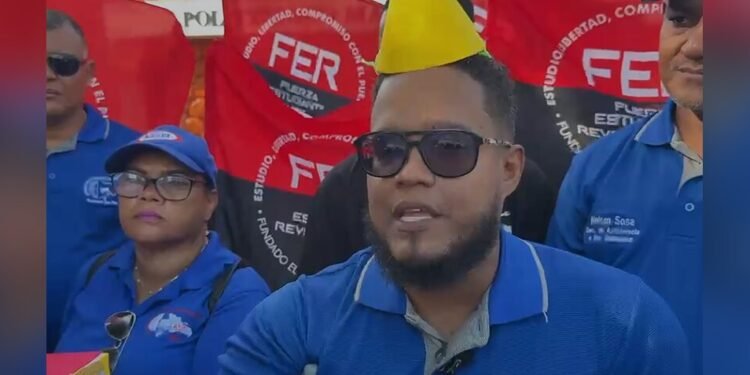 ADP realiza cumpleaños simbólico para exigir mejoras en escuela de SFM