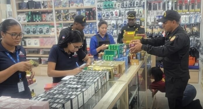 Trabajo detecta violaciones en mil comercios chinos; cierra 24