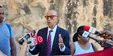 Luis De León llama a defender la soberanía dominicana durante acto por el Día de la Raza