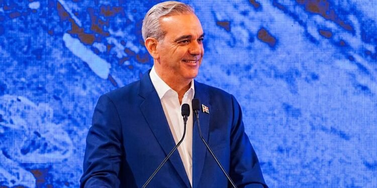 Abinader en el top 3 de presidentes mejor valorados de América Latina según CB Global Data