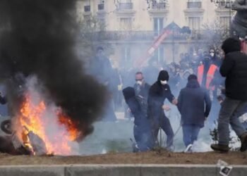 Protestas en Francia crecen y dejan violentos enfrentamientos