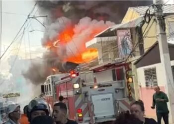 Cinco viviendas reducidas a cenizas por incendio Santiago