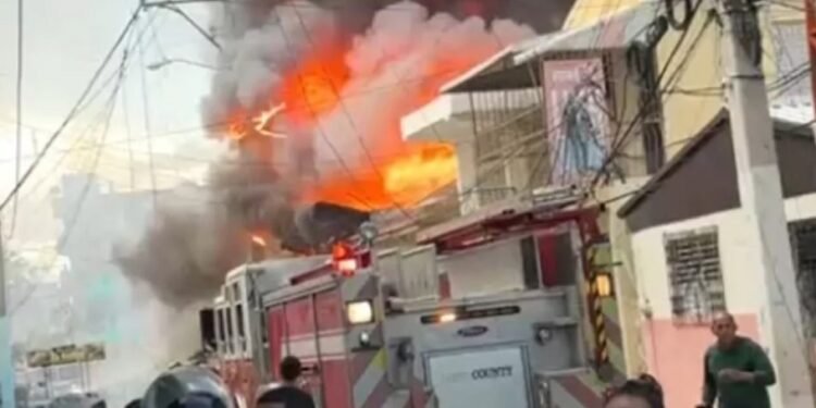 Cinco viviendas reducidas a cenizas por incendio Santiago