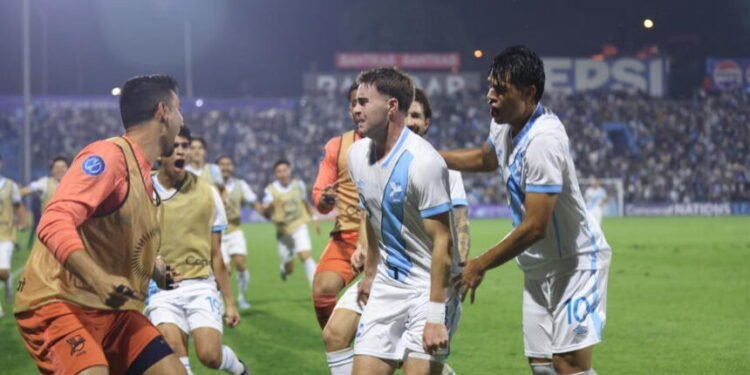 Guatemala vence a Surinam sobre el final y avanza a los cuartos de la Liga de Naciones