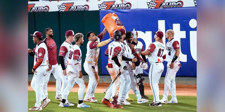 Gigantes dejan en el terreno a los Toros con victoria 6-5 en entradas extras