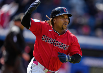 José Ramírez iguala récord de Cleveland en postemporada GL