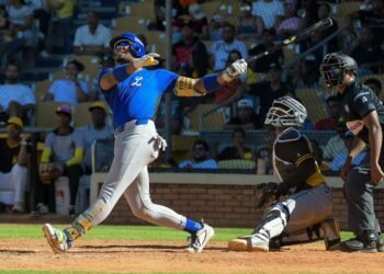 Licey vence Águilas con jonrón de tres carreras de José Barrero