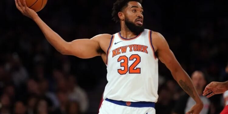 Karl Towns y los Knicks siguen distantes extensión de contrato