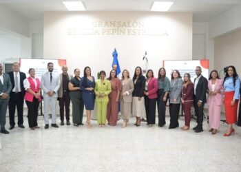 Ministerio de la Mujer realiza encuentro con medios para fortalecer la prevención de la violencia