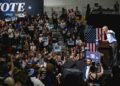 Obama fustiga a Trump; dice actúa con crueldad y corrupción