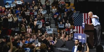 Obama fustiga a Trump; dice actúa con crueldad y corrupción