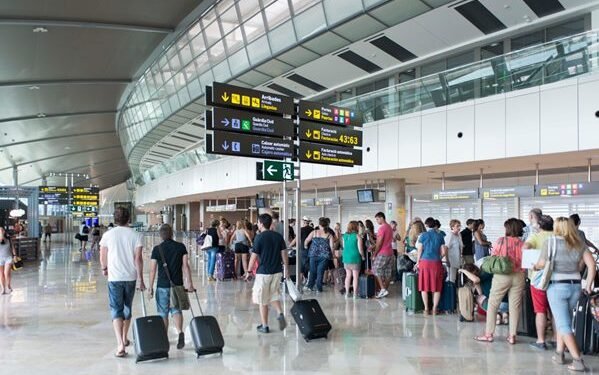 Levantarán impedimentos de salida a más de 56 mil personas