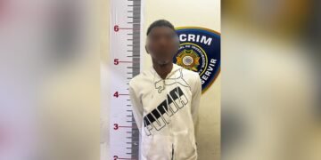 Policía apresa a hombre y le ocupa arma de fabricación casera y machete en La Vega