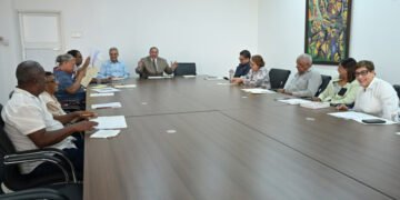 Trabajadores agrícolas que operan maquinaria pesada recibirán aumento salarial del 25 %