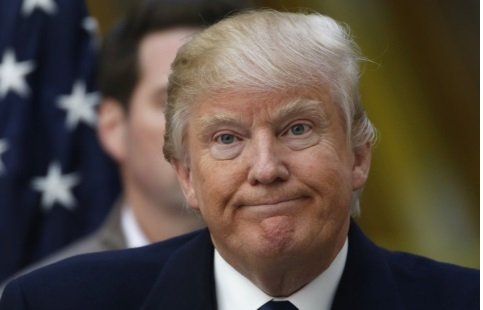 Aprobación Trump se desploma a días elecciones medio término
