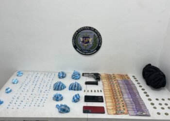 DINTEL arresta a tres personas y ocupa 211 porciones de presuntas drogas, arma de fuego y otros ilícitos en Sabana Perdida