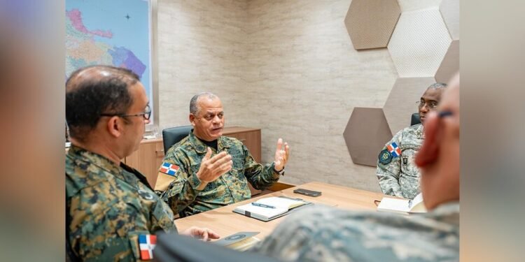Ministro de Defensa encabeza reunión estratégica para dar seguimiento a situación en Haití y garantizar la seguridad y estabilidad en la frontera